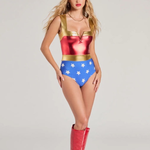 Wonder Woman costume - Picture 1 of 4